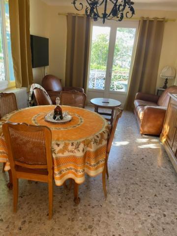 La Maison-Es-Maisons. Valréas Buitenkant foto